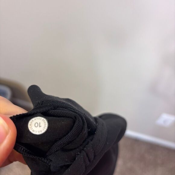 Lululemon Black Flow Y Sports Bra Size 10 - Picture 4 of 4